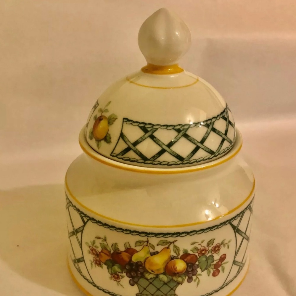 Villeroy & Boch Basket Patter Sugar Bowl with Lid